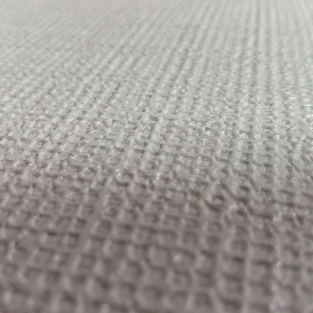 La Muur close-up photo of the grid-like woven fabric texture in the beige hessian wallpaper